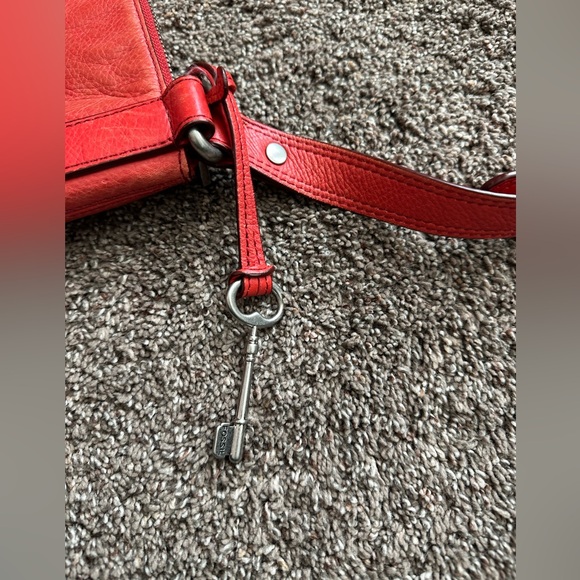 Vintage Fossil Marlow Red Leather Crossbody Bag Turnlock Purse GUC - Picture 9 of 11